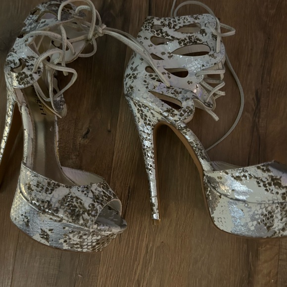 ZIGI Girl Snakeprint Heels - Picture 4 of 6